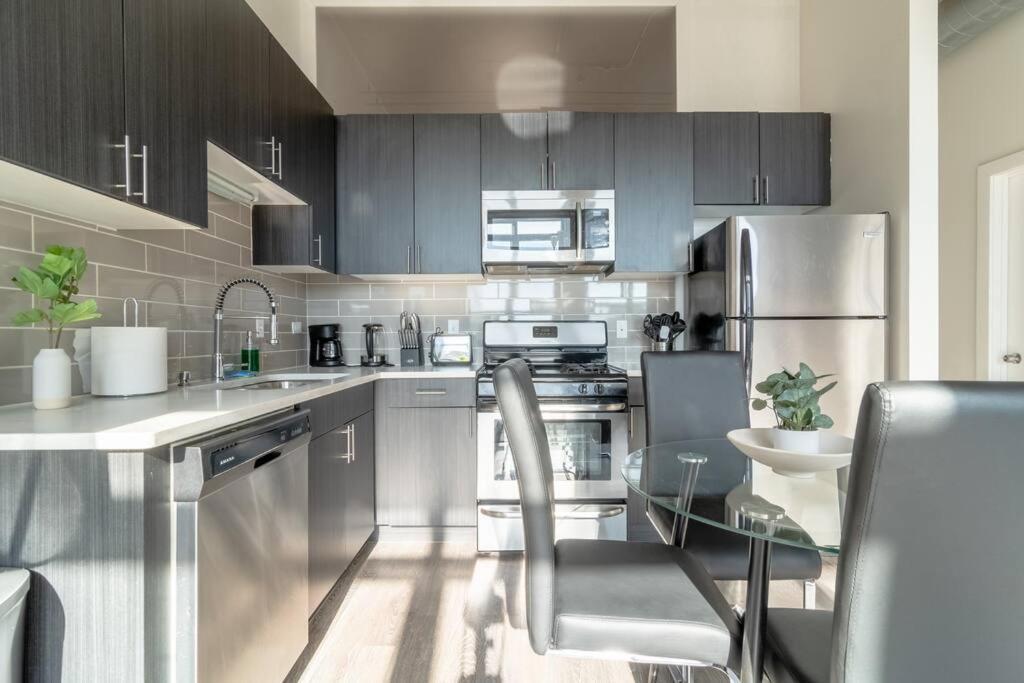 Mccormick Place Beautiful 2Br Apartment With Optional Parking Sleeps Up To 8 Near Soldier Field, Grant Park And Lakefront Trail ชิคาโก ภายนอก รูปภาพ