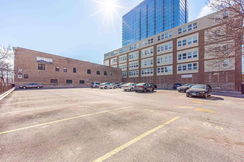 Mccormick Place Beautiful 2Br Apartment With Optional Parking Sleeps Up To 8 Near Soldier Field, Grant Park And Lakefront Trail ชิคาโก ภายนอก รูปภาพ