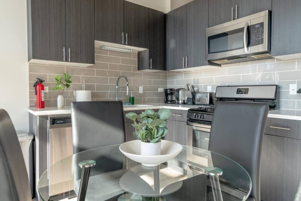 Mccormick Place Beautiful 2Br Apartment With Optional Parking Sleeps Up To 8 Near Soldier Field, Grant Park And Lakefront Trail ชิคาโก ภายนอก รูปภาพ