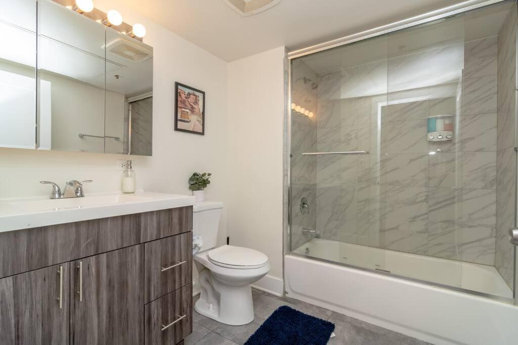 Mccormick Place Beautiful 2Br Apartment With Optional Parking Sleeps Up To 8 Near Soldier Field, Grant Park And Lakefront Trail ชิคาโก ภายนอก รูปภาพ