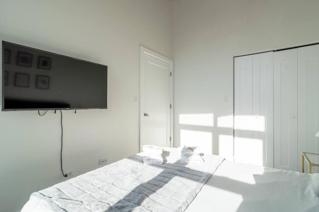 Mccormick Place Beautiful 2Br Apartment With Optional Parking Sleeps Up To 8 Near Soldier Field, Grant Park And Lakefront Trail ชิคาโก ภายนอก รูปภาพ