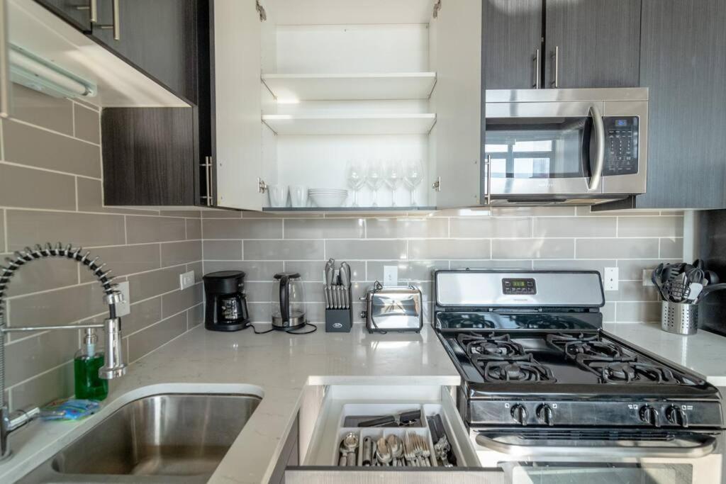 Mccormick Place Beautiful 2Br Apartment With Optional Parking Sleeps Up To 8 Near Soldier Field, Grant Park And Lakefront Trail ชิคาโก ภายนอก รูปภาพ
